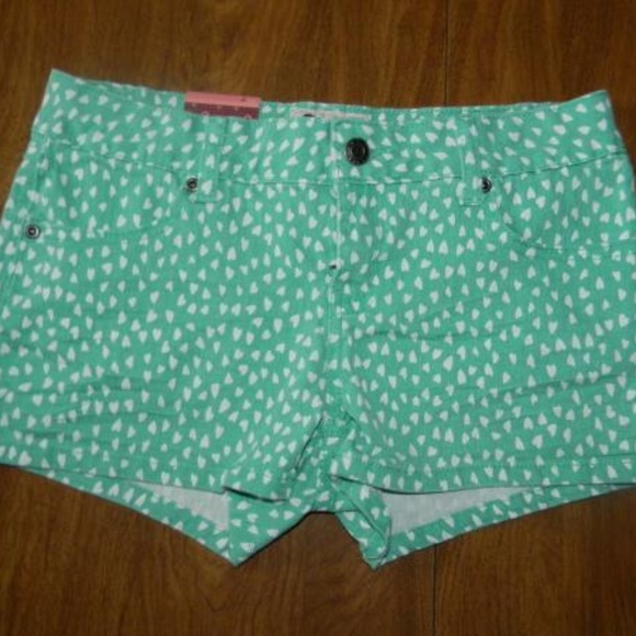 SO 7 Green White Hearts Denim Shorts NWT - Picture 1 of 2
